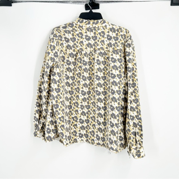 Cabi Providence Shirt Jacket Button Safari Print Size Medium #5854 - Picture 4 of 7